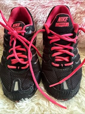 Nike "Torch 4" amazing comfort runners  Black and Hot Pink W 7,5